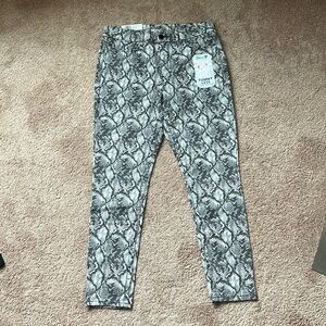 NWT Seven7 Women's Tummy Less High Rise Skinny Jeans